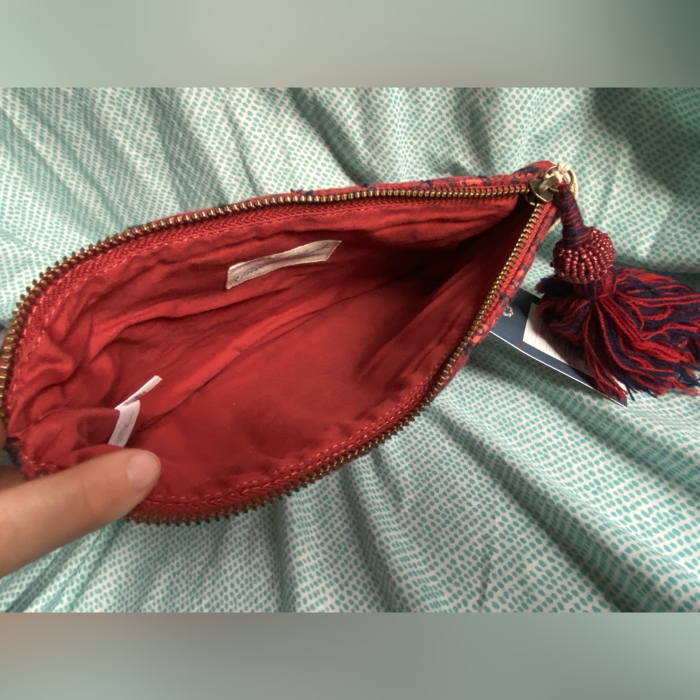 Universal Thread Red Flowers Handbag - Picture 5 of 5
